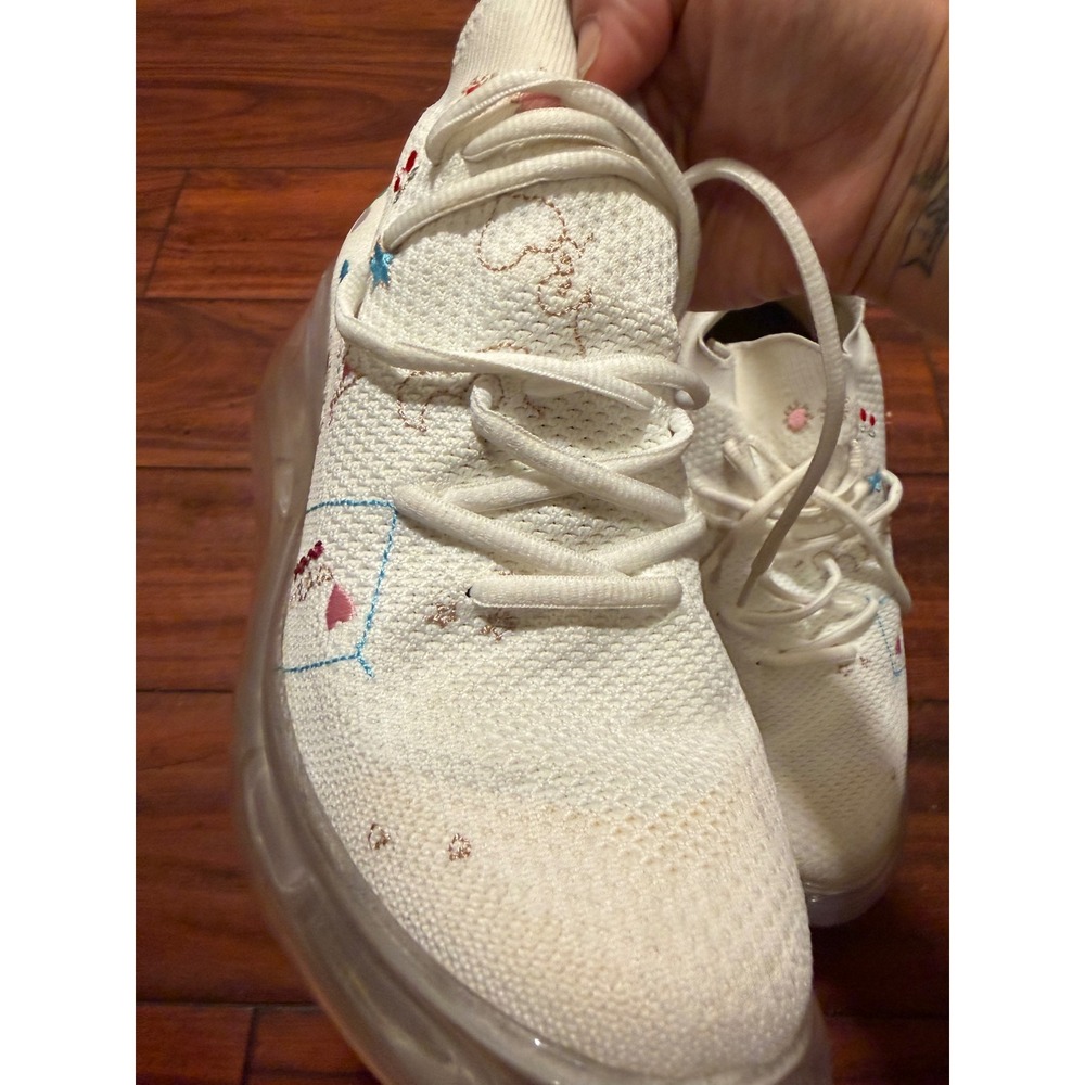 Jenny Fax Hana Embroidery sneakers featuring a white knit upper decorated Sz 8 - Picture 9 of 11